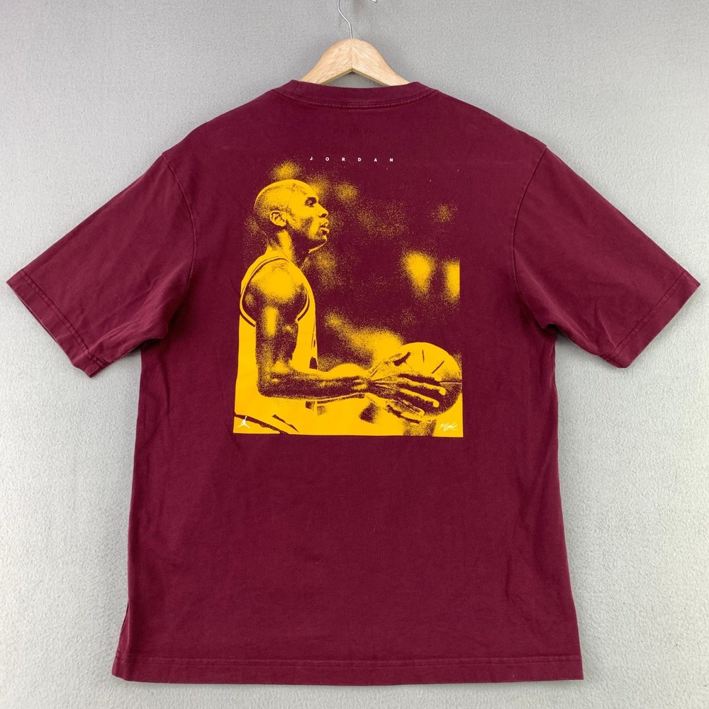 Jordan Essentials Winter Statement 85 Tee Mens Small Basketball Graphic T-Shirt